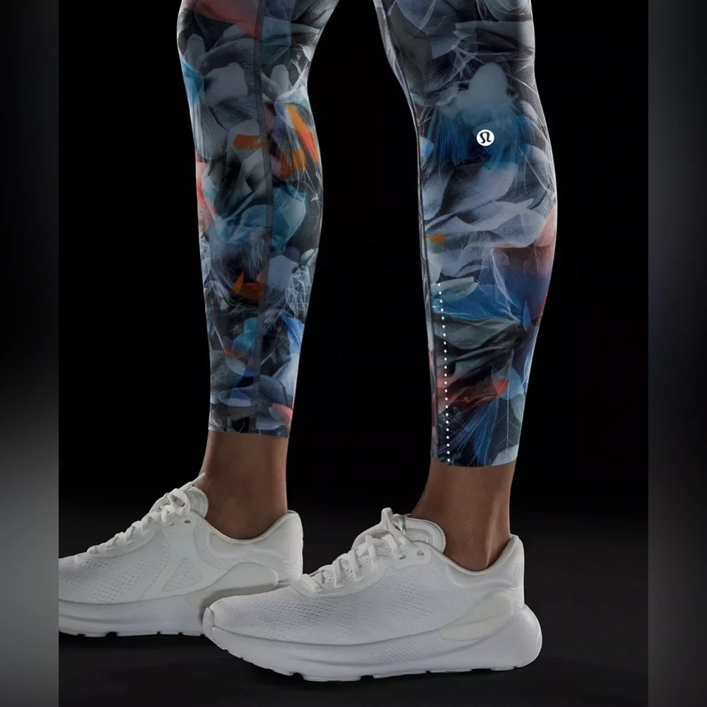 Lululemon Fast and Free High-Rise Tight 25"
7 Pocket Luminescent Floral Multi - Picture 4 of 9